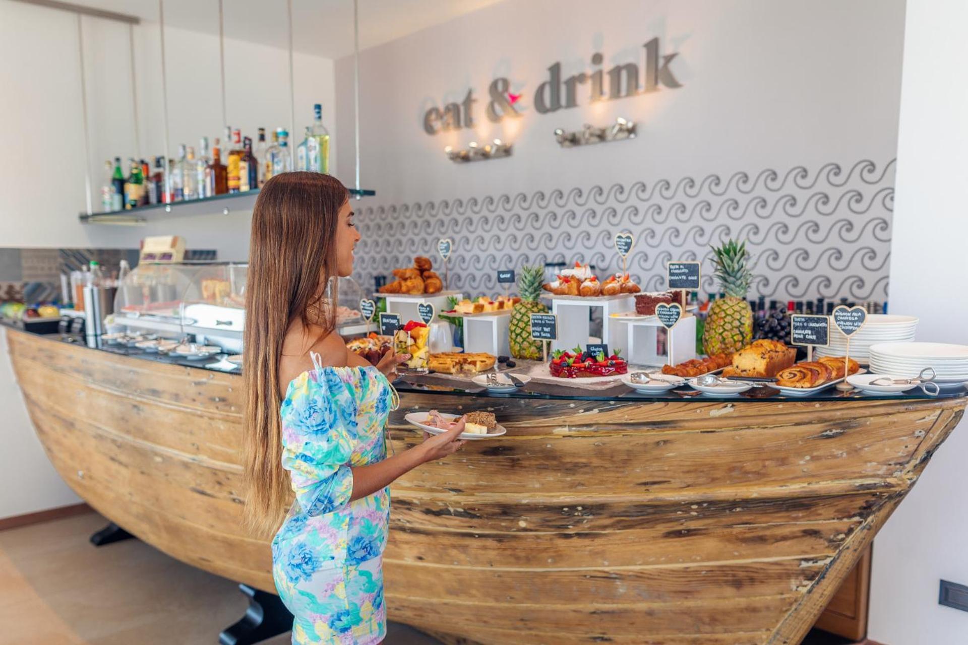 You & Me Beach Hotel Rimini Exterior photo