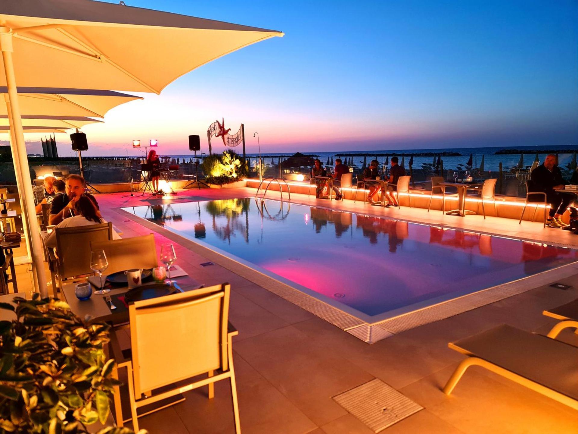 You & Me Beach Hotel Rimini Exterior photo