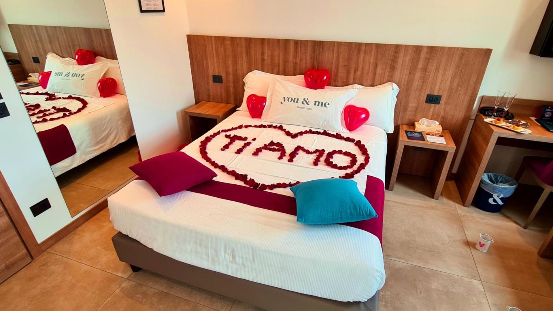 You & Me Beach Hotel Rimini Exterior photo