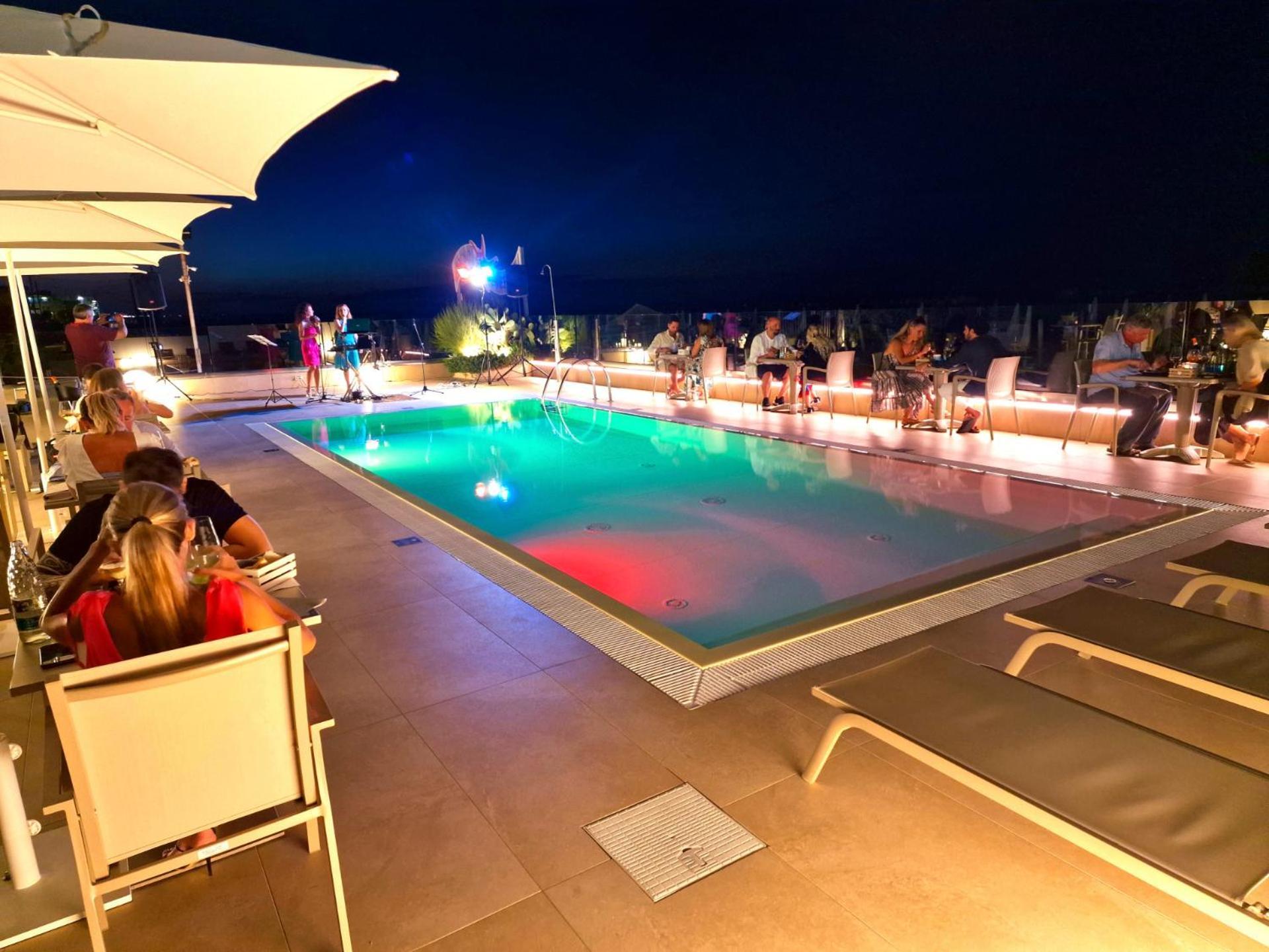 You & Me Beach Hotel Rimini Exterior photo