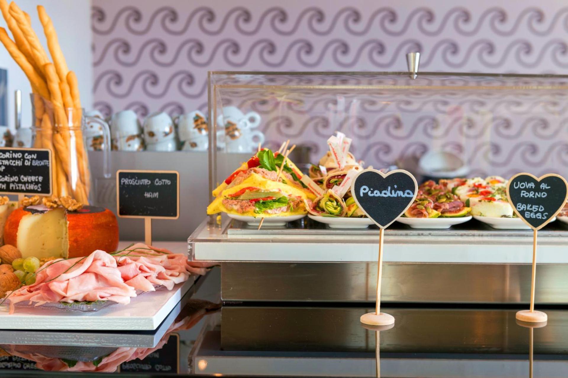 You & Me Beach Hotel Rimini Exterior photo