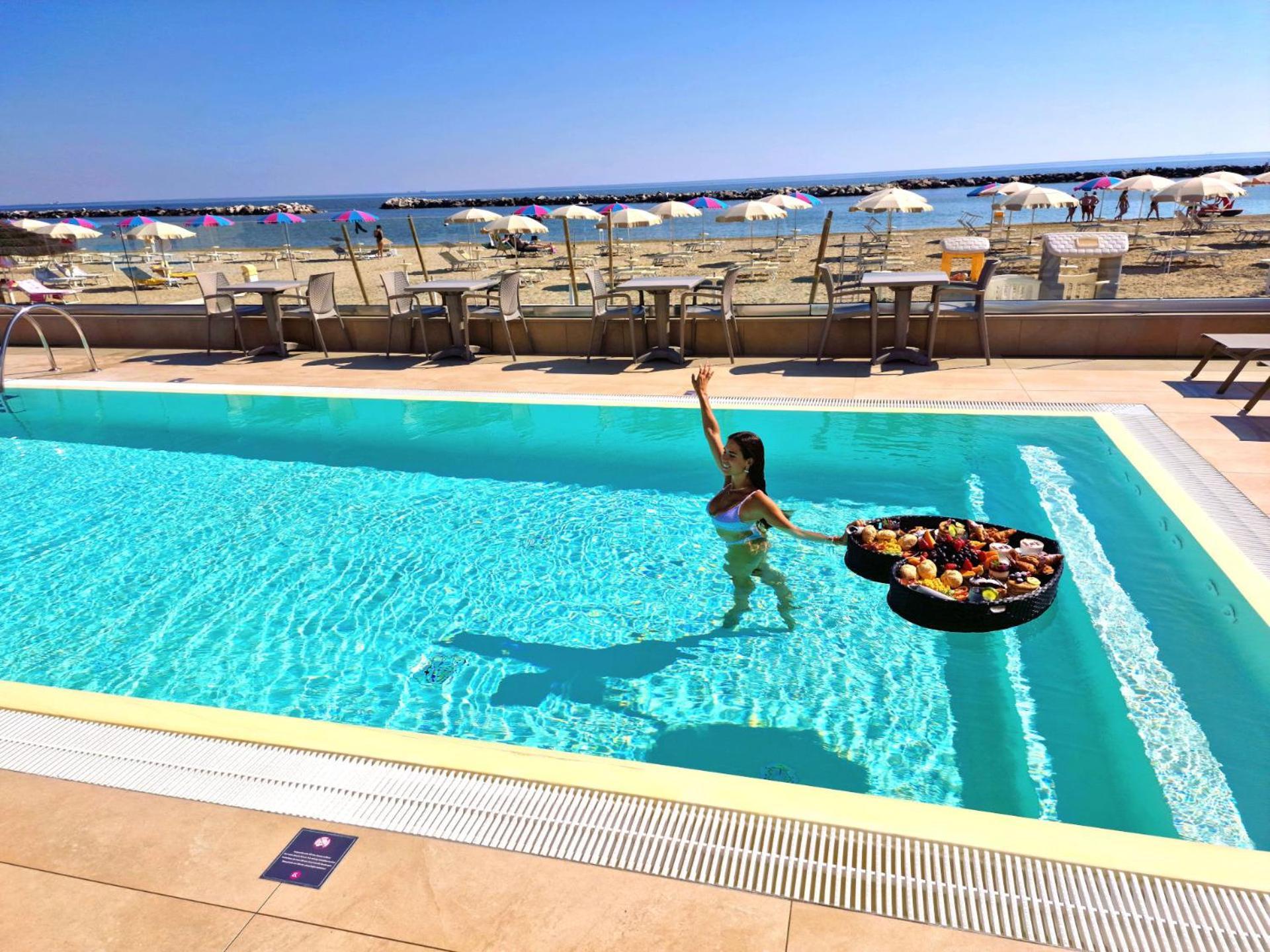 You & Me Beach Hotel Rimini Exterior photo