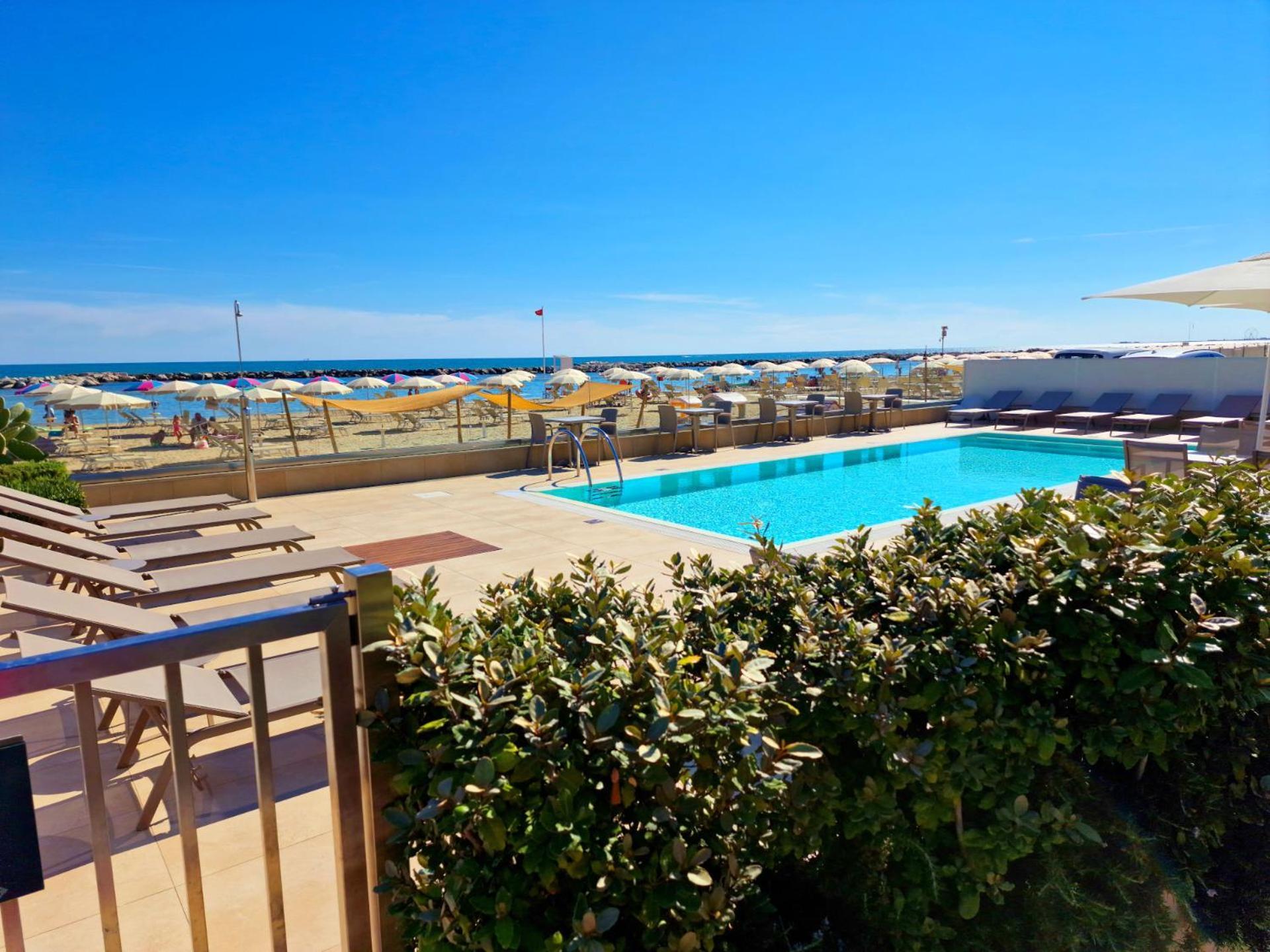 You & Me Beach Hotel Rimini Exterior photo