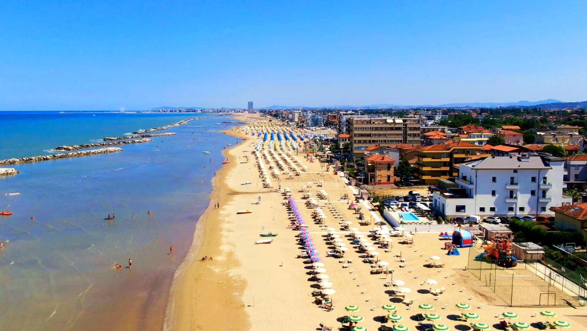 You & Me Beach Hotel Rimini Exterior photo
