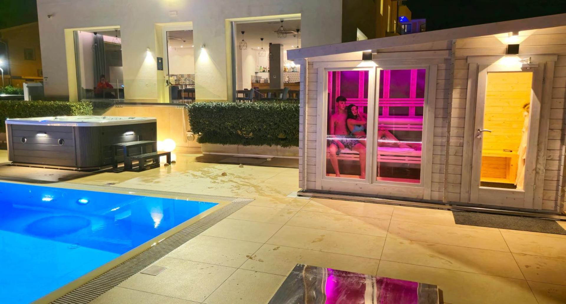 You & Me Beach Hotel Rimini Exterior photo