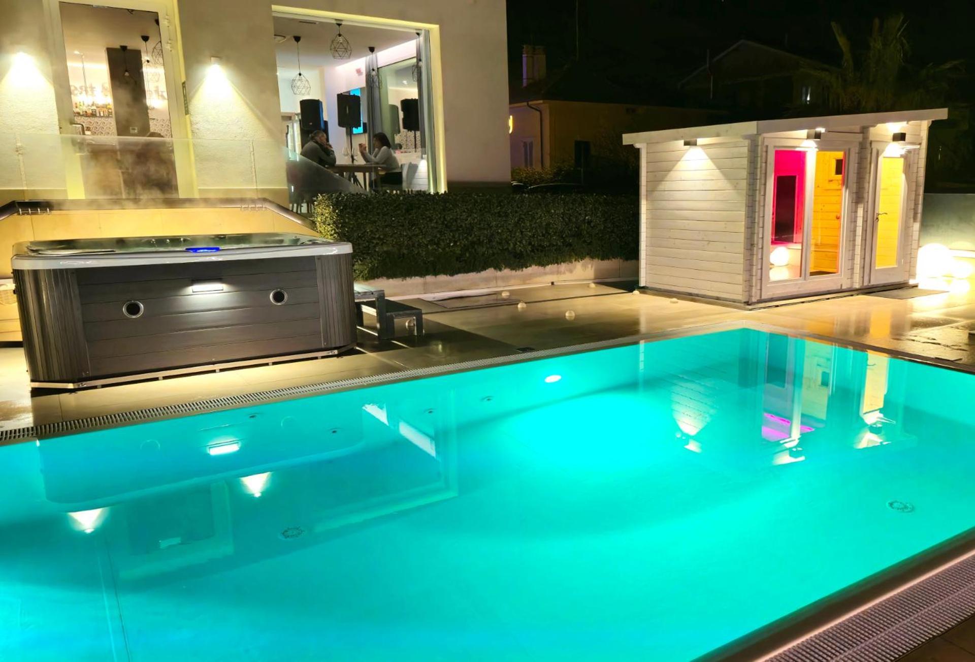 You & Me Beach Hotel Rimini Exterior photo